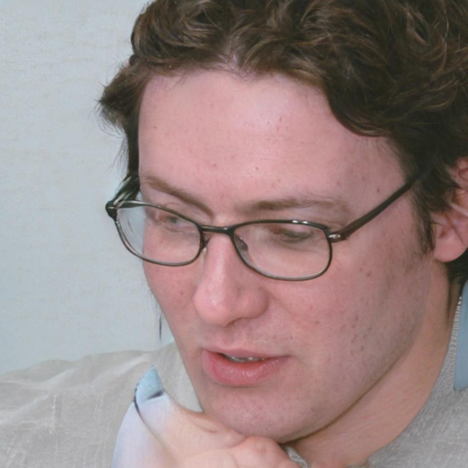 Consultant jalorquinemithava expliquant des concepts financiers